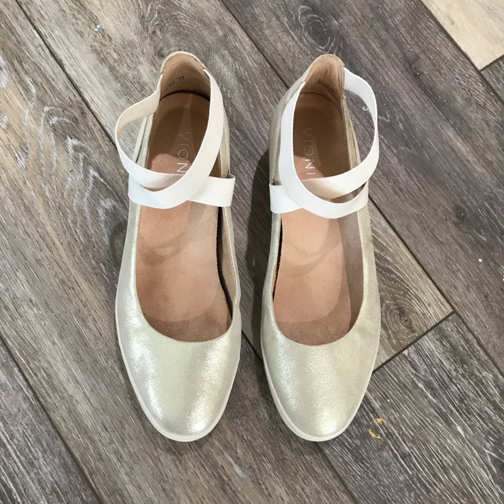 Vionic Ellery Wedges
